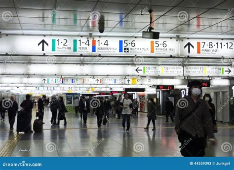 赤羽駅から新宿駅：都市の鼓動と時間の迷宮