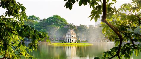 Tam Quan Ky Sinh: A Surreal Journey Through Vietnam's 11th Century Landscape!